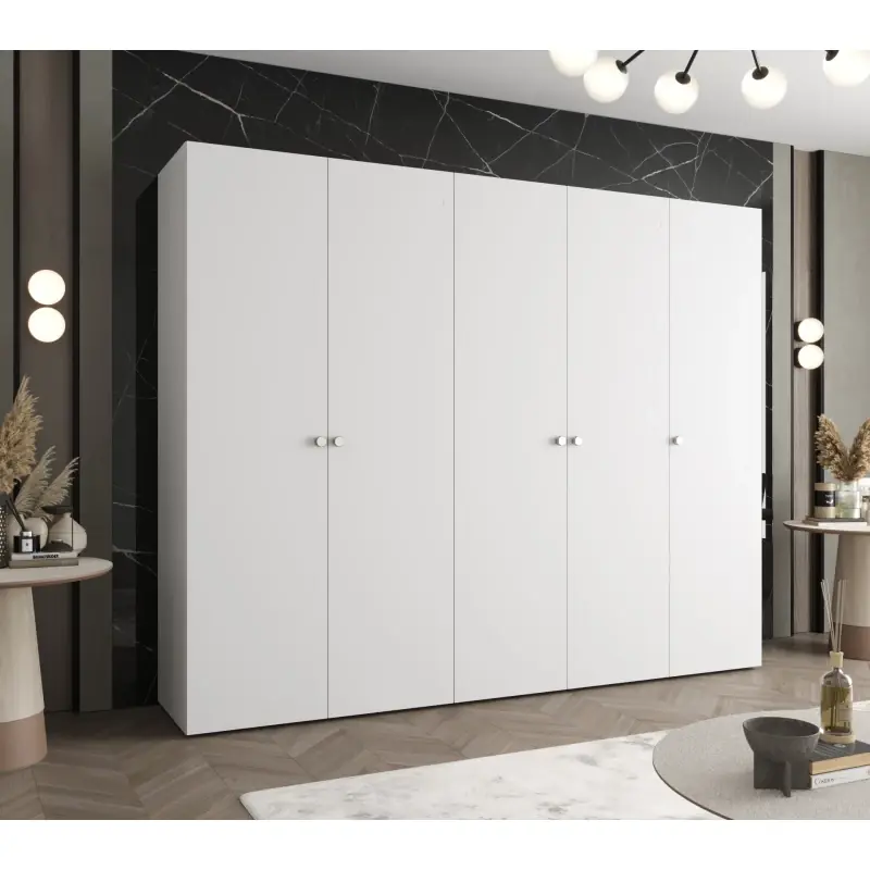 Elegantní šatní skříň CAITIR 1 250 cm - bílá / stříbrné úchyty Cenová Bomba